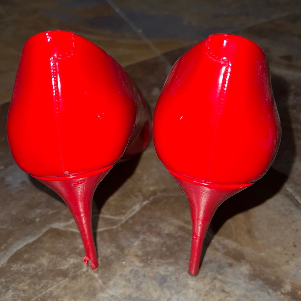 Authentic Steve Madden red pumps 8.5M